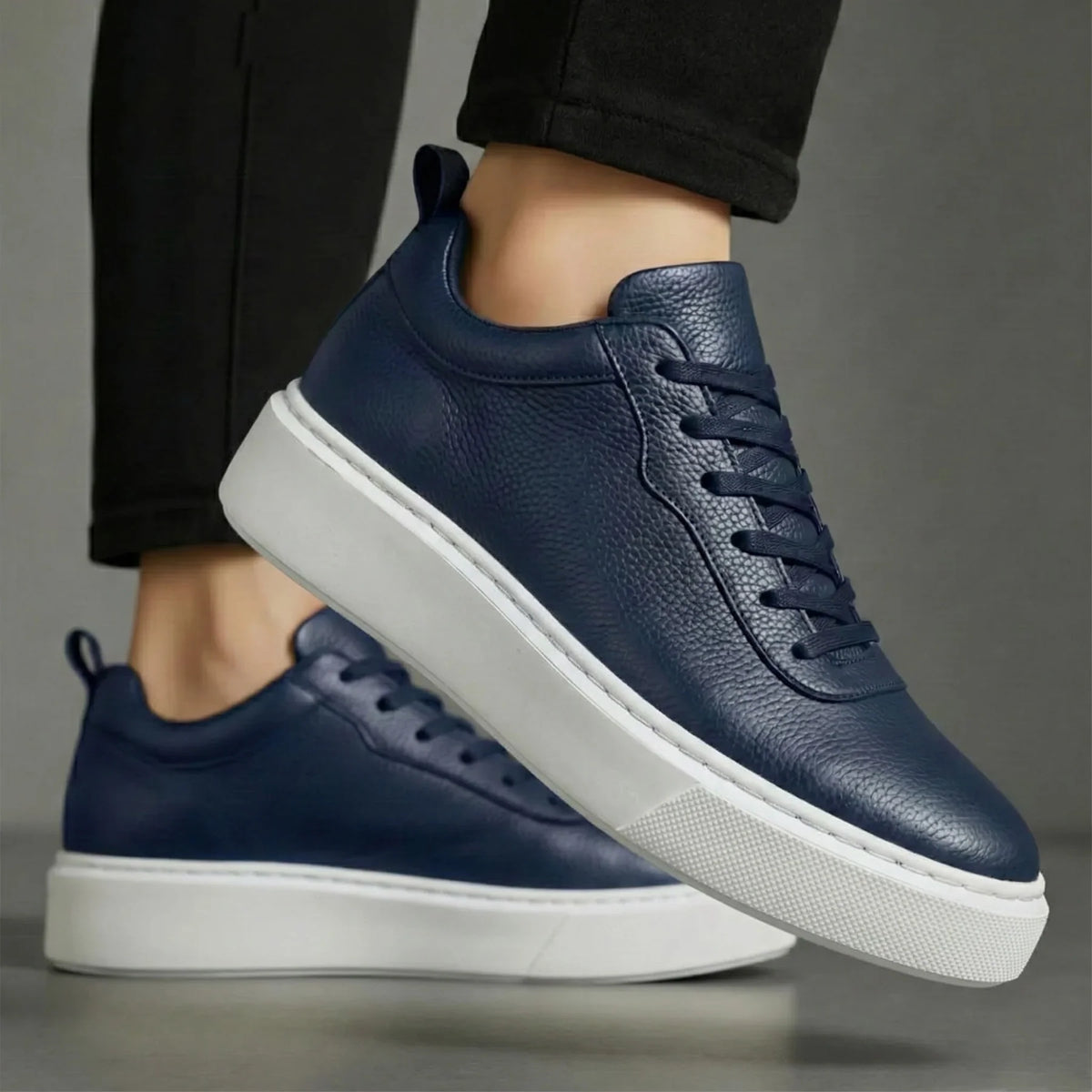 Sneakers Noir en Cuir Grainé - Tres Confortable