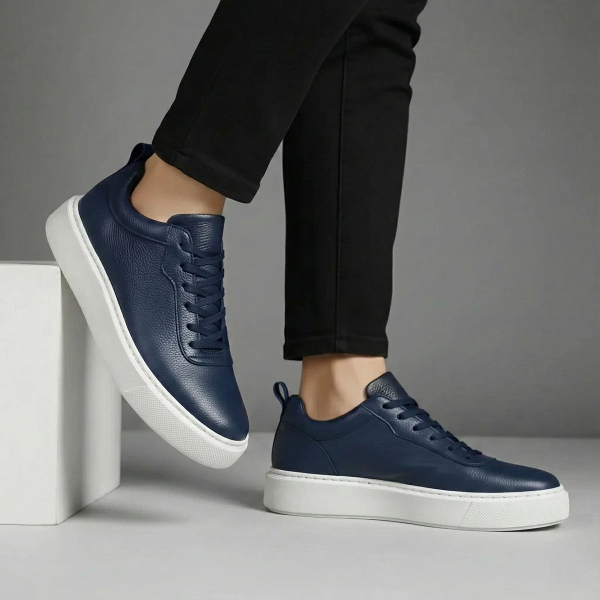 Sneakers Noir en Cuir Grainé - Tres Confortable