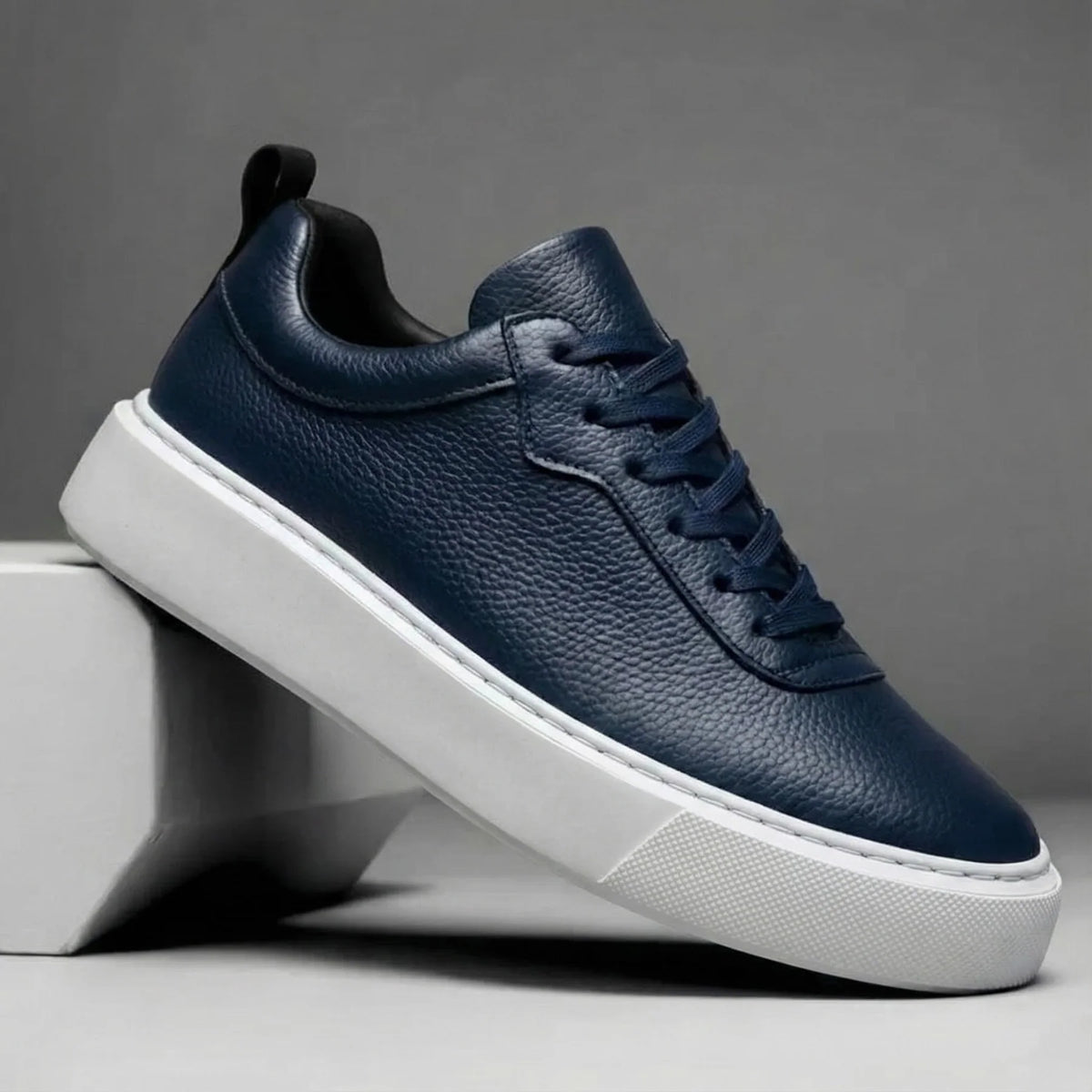 Sneakers Noir en Cuir Grainé - Tres Confortable
