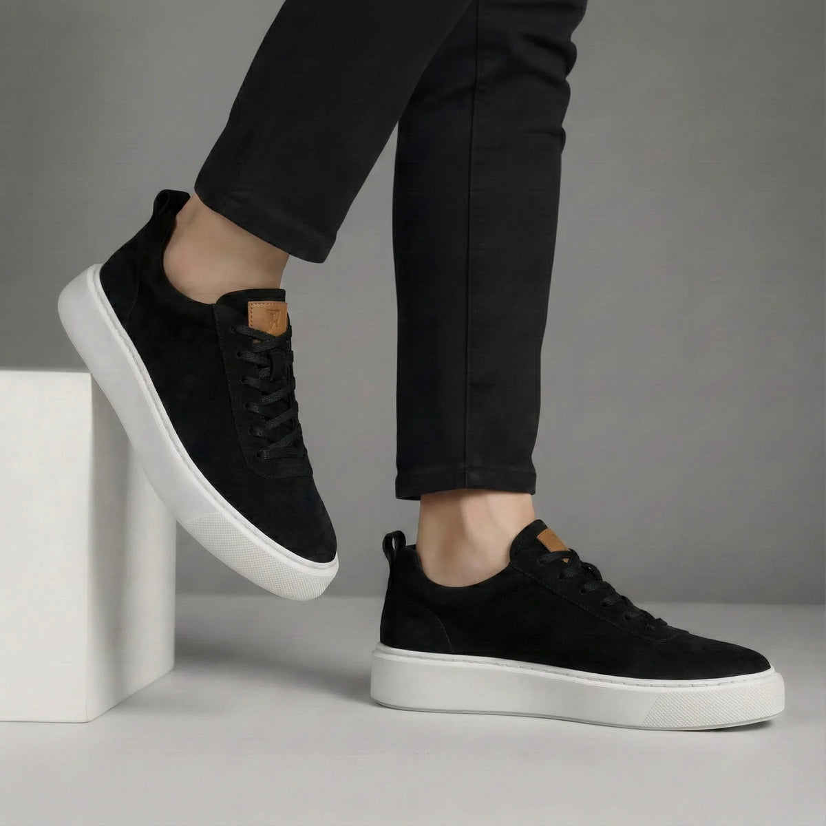 Sneakers Noir en Daim - Tres Confortable