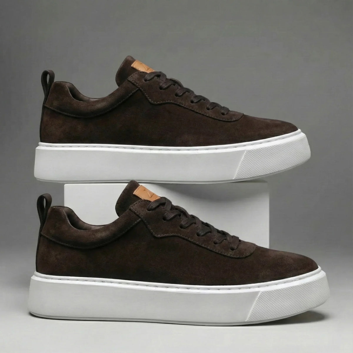 Sneakers Noir en Daim - Tres Confortable