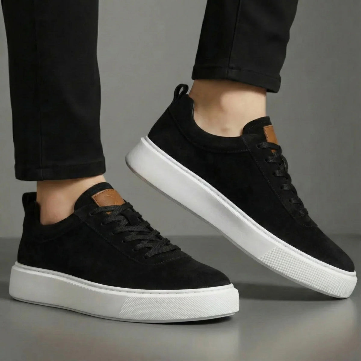Sneakers Noir en Daim - Tres Confortable